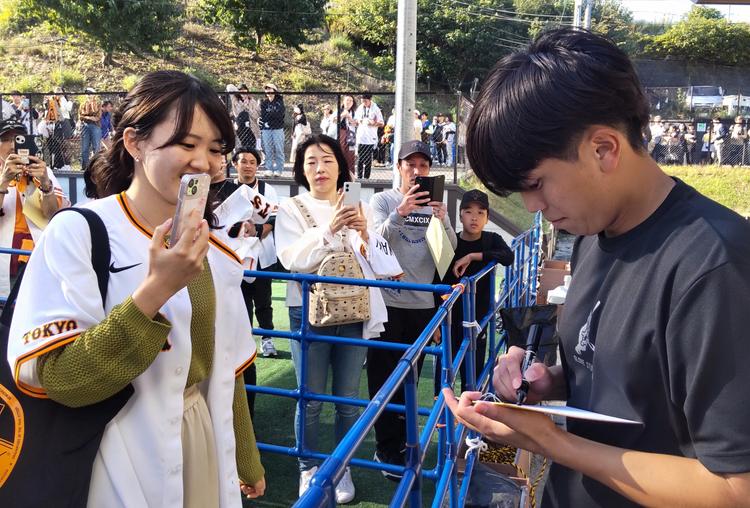 秋季練習を2000人が見学 | 読売ジャイアンツ（巨人軍）公式サイト