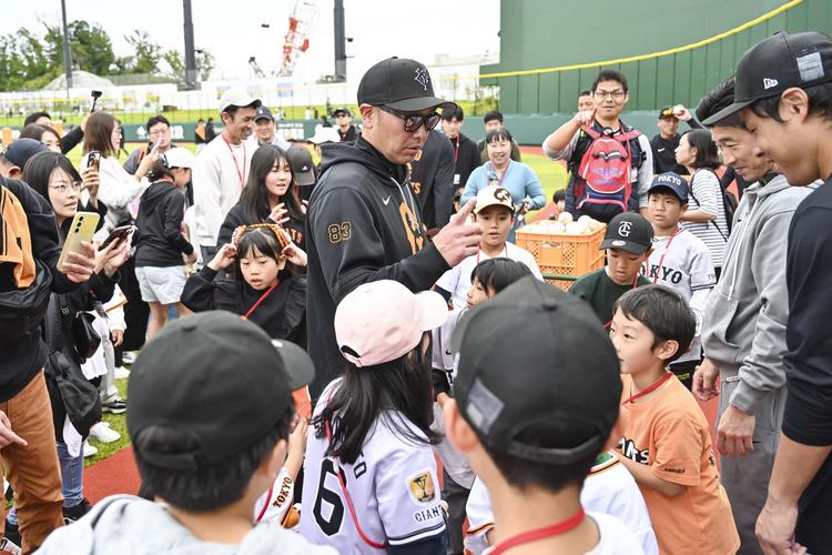 初の週末は2504人が見学～Gタウン秋季キャンプ | 読売ジャイアンツ
