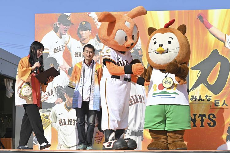 宮崎凱旋の戸郷投手がスペシャルサイン会! | 読売ジャイアンツ 宮崎凱旋の戸郷投手がスペシャルサイン会! | 読売ジャイアンツ