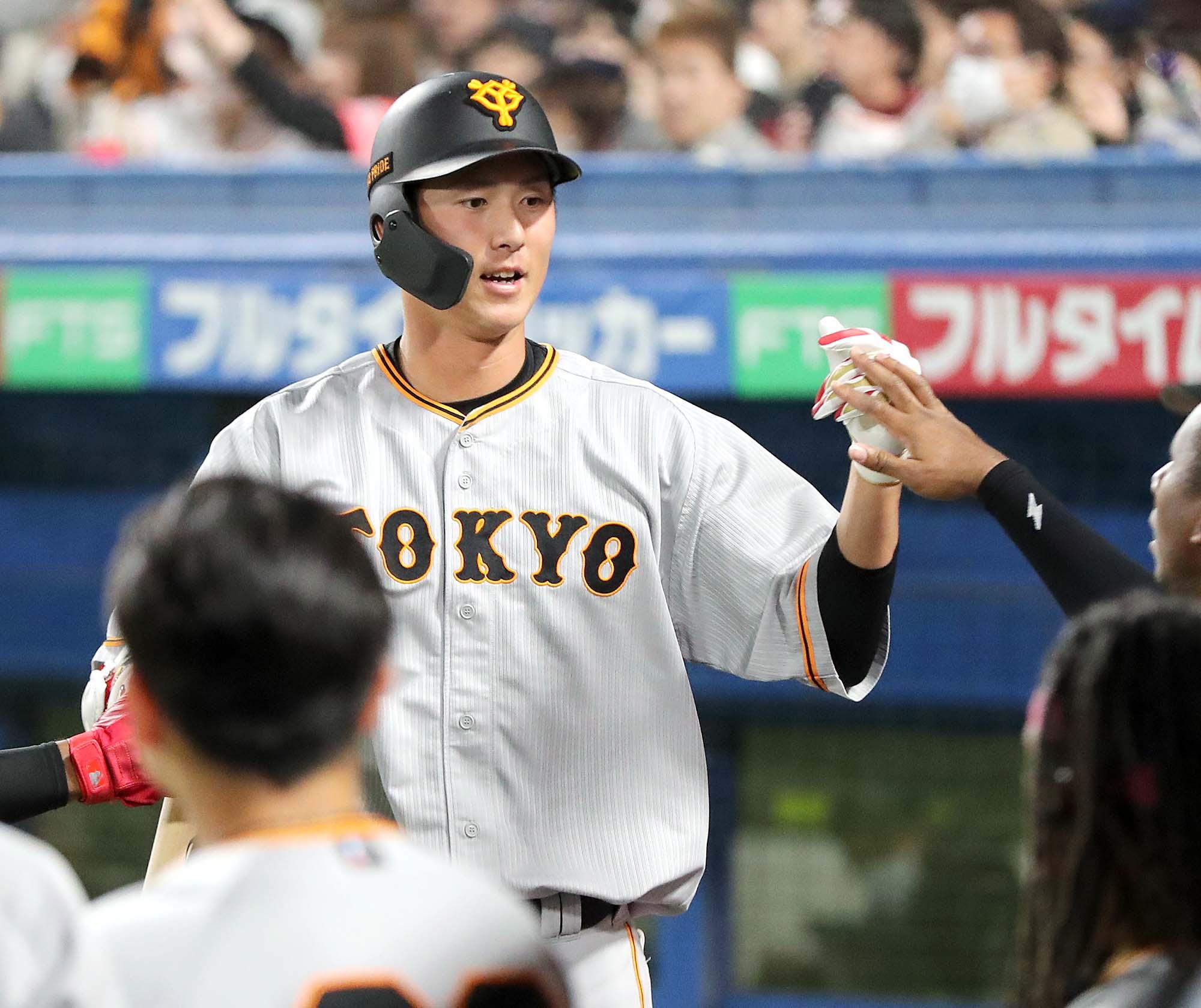 高価値セリー ジャイアンツ adidas 2個セット（巨人坂本勇人選手 リストバンド ウェア