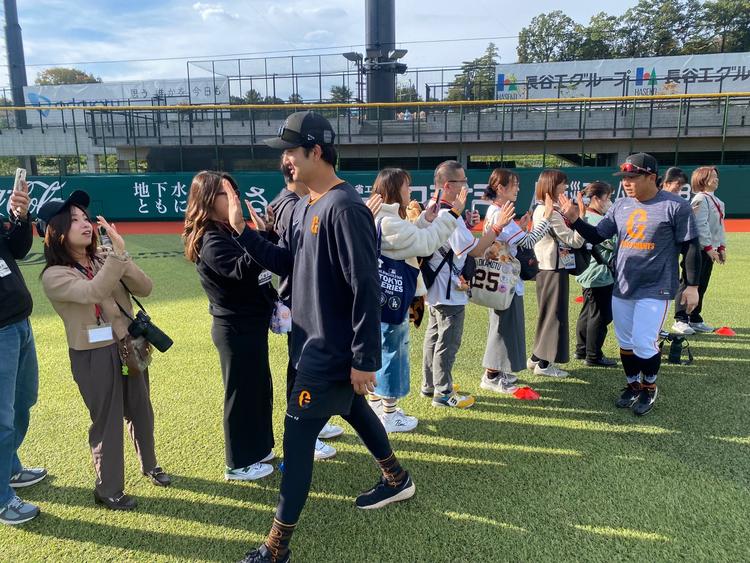 初の週末は2504人が見学～Gタウン秋季キャンプ | 読売ジャイアンツ