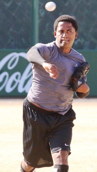 新入団のカミネロ、マギー両選手がG球場で練習 | 読売ジャイアンツ