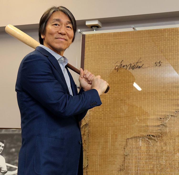 松井秀喜さんがGタウンで始球式～「松井部屋の畳」と再会も