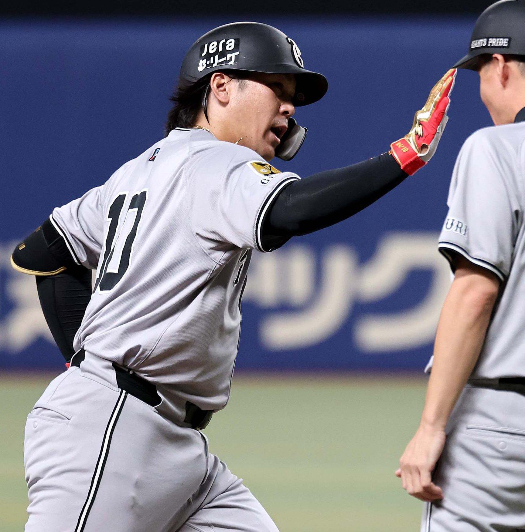 甲斐 拓也 | 選手情報 | 読売ジャイアンツ（巨人軍）公式サイト
