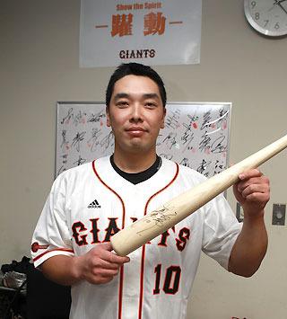 希少　読売ジャイアンツ　複数選手直筆サイン　バット 希少 読売ジャイアンツ 複数選手直筆サイン バット 希少 読売