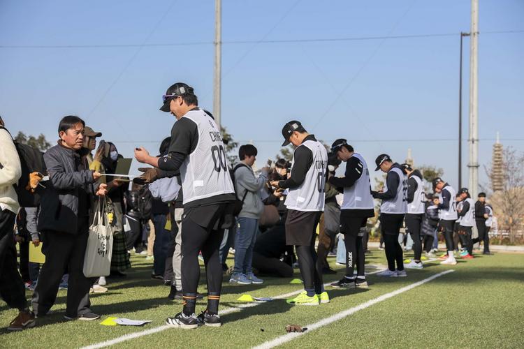 竹丸投手ら新人11選手が初のサイン会 | 読売ジャイアンツ（巨人軍