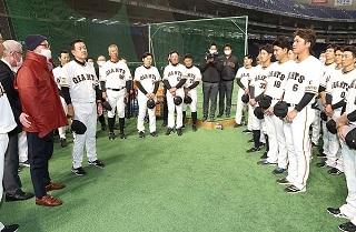長嶋終身名誉監督が選手らを激励 | 読売ジャイアンツ（巨人軍）公式サイト