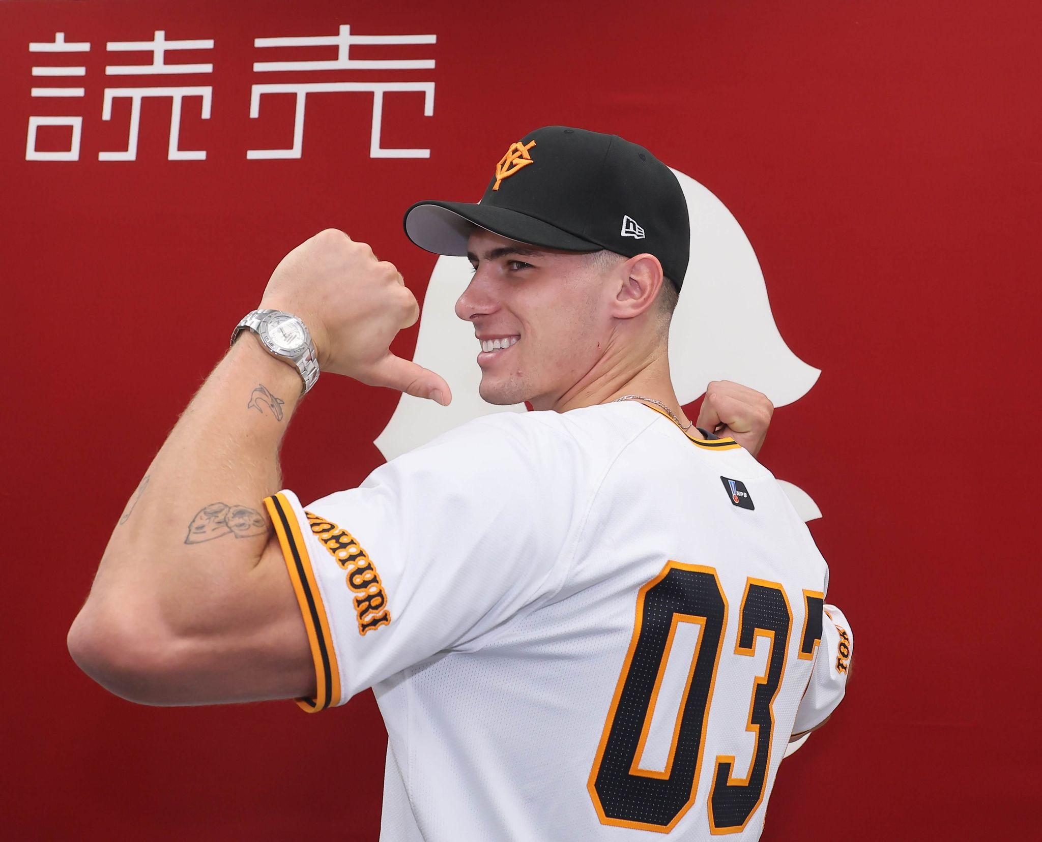 チームに貢献できる存在に」フルプ選手が入団会見 | 読売ジャイアンツ