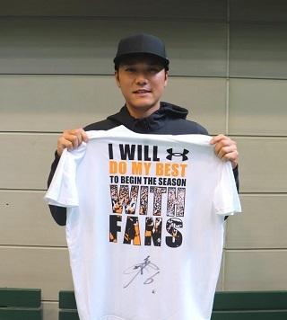 チャリティーオークション第2弾！坂本選手ら33人のサイン入りTシャツを