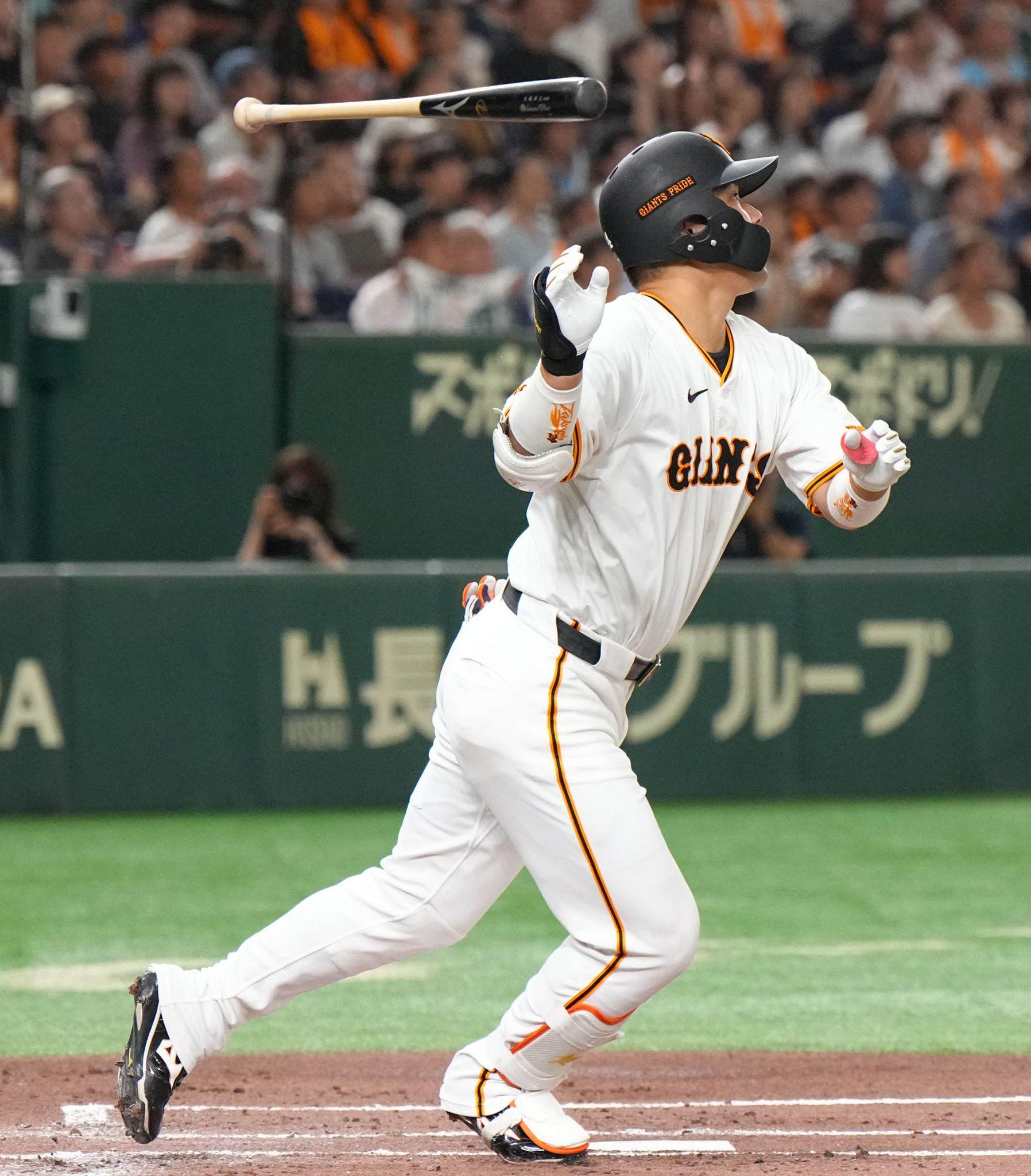8月4日（日）東京ドーム　巨人vsヤクルト　チケット 2025 8/7 巨人vsヤクルト 東京ドーム ペアチケット - メルカリ