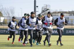 ロッテから移籍の高口隆行選手が会見 | 読売ジャイアンツ（巨人軍