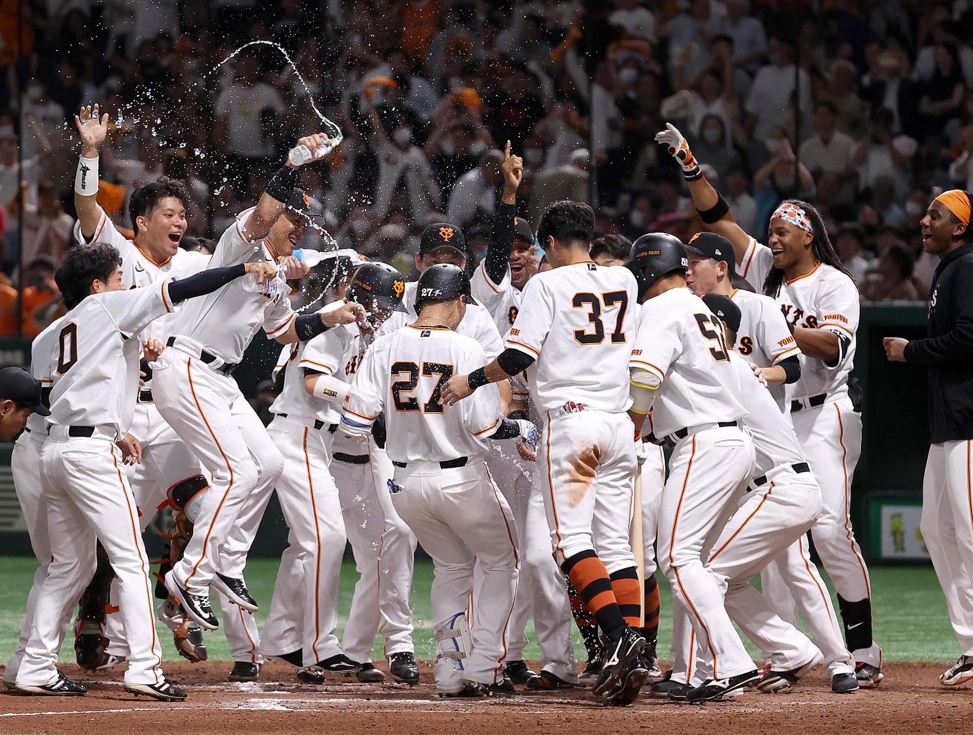 秋田 6月30日巨人戦 D1―4巨（26日） 井上、6回1失点で2勝目（写真）｜秋田魁新報電子版
