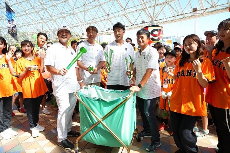 OBと子供たちが清掃活動～JERAセ・リーグCHALLENGEシティクリーン