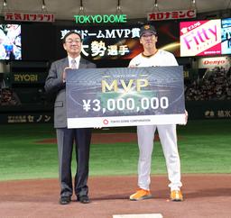 東京ソラマチで「長嶋茂雄・松井秀喜の絆」展 長嶋氏がテープカット