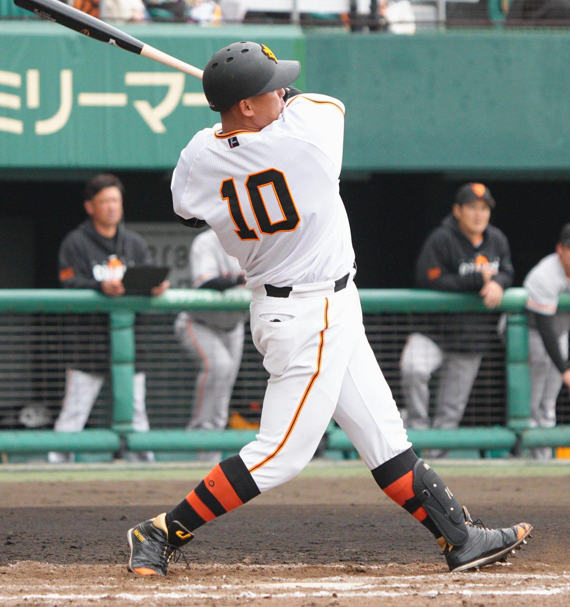 紅白戦で中田選手が決勝ホームラン | 読売ジャイアンツ（巨人軍）公式