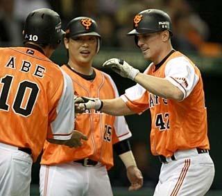 東京ドームがオレンジ一色に 今季初の「橙魂2013」 | 読売