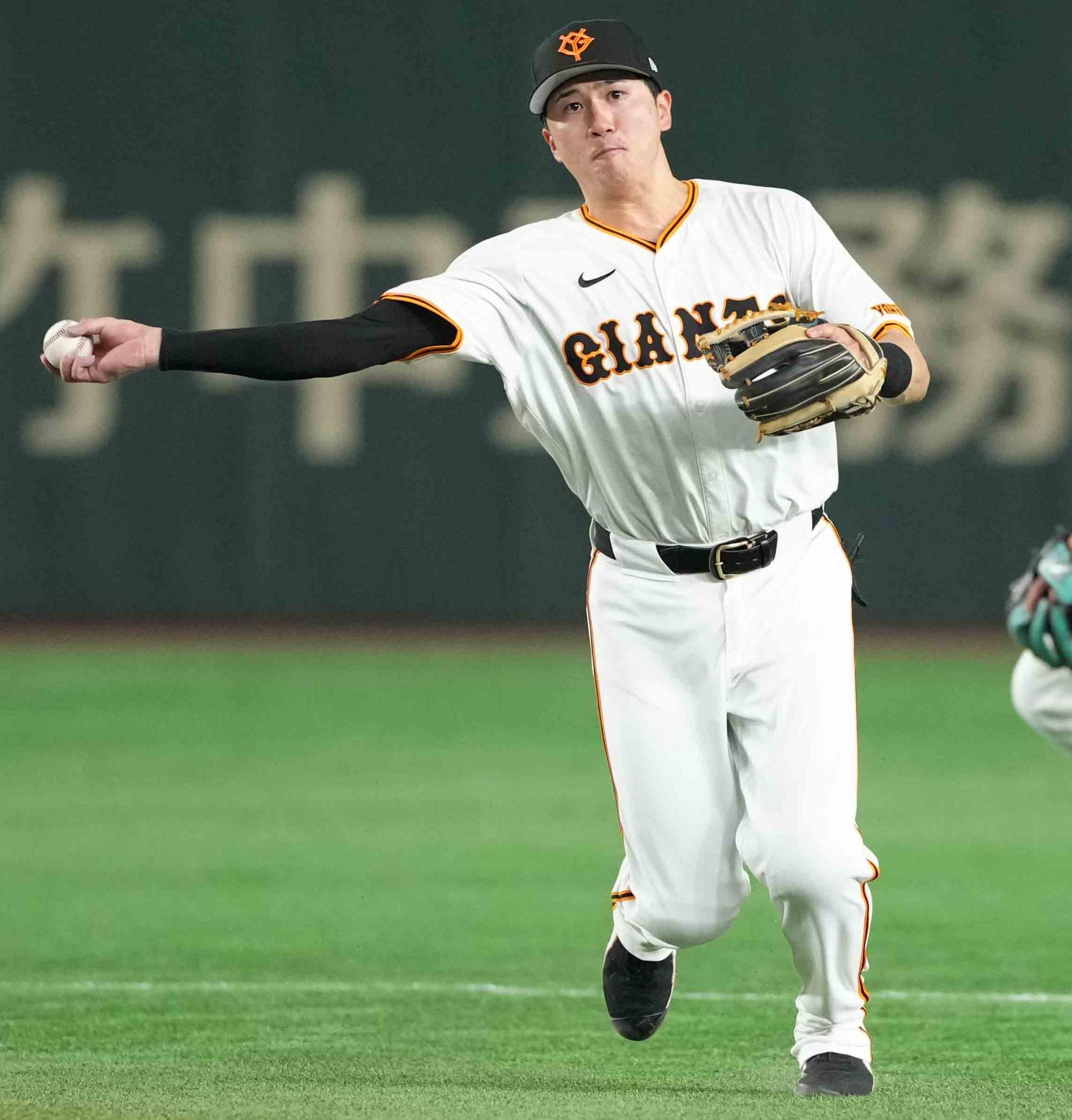 【新品未開封】泉口友汰選手　読売ジャイアンツ　巨人軍　レプリカユニフォーム　L や*ん様 泉口友汰 NIKE ブラック レプリカユニフォーム Lサイズ