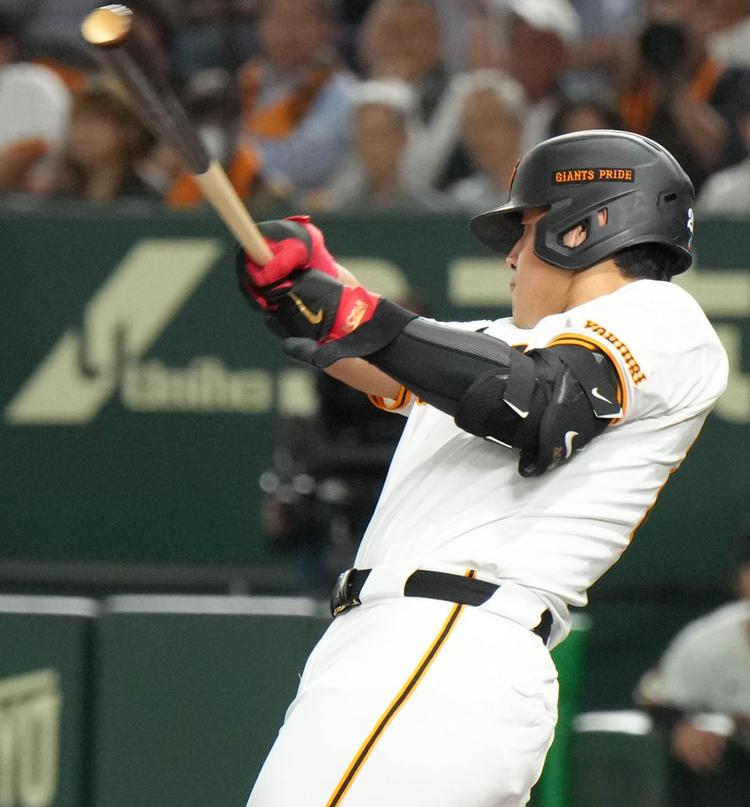 東京読売ジャイアンツ　岡本和真 g-player-calendar-2026-number-