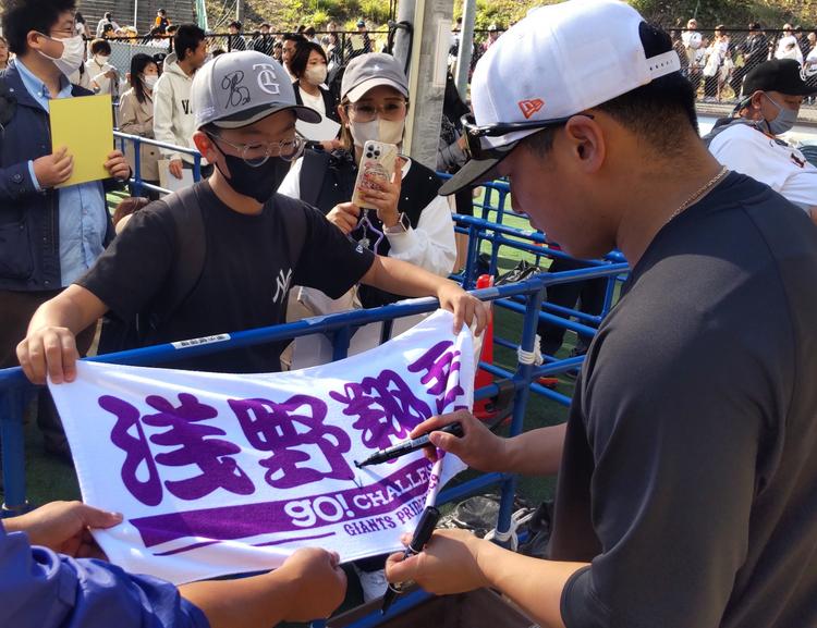 秋季練習を2000人が見学 | 読売ジャイアンツ（巨人軍）公式サイト