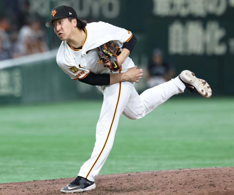 生ビール半額デー！5月1日　巨人対広島　2階一塁側　最前列の11列目　連番ペア 巨人が今年も『生ビール半額ナイター』を開催！ 2試合で生ビール