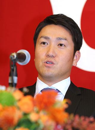 激安アウトレット 巨人軍47 山口哲也投手'13実使用スパイク （週刊ベースボールの 記念シューズ
