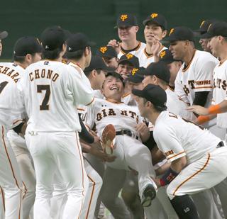 杉内俊哉投手が引退セレモニーでファンや選手、家族に感謝