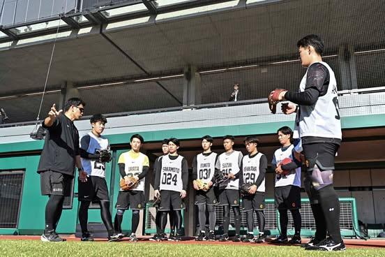 ジャイアンツタウンスタジアムで新人合同自主トレ開始 | 読売