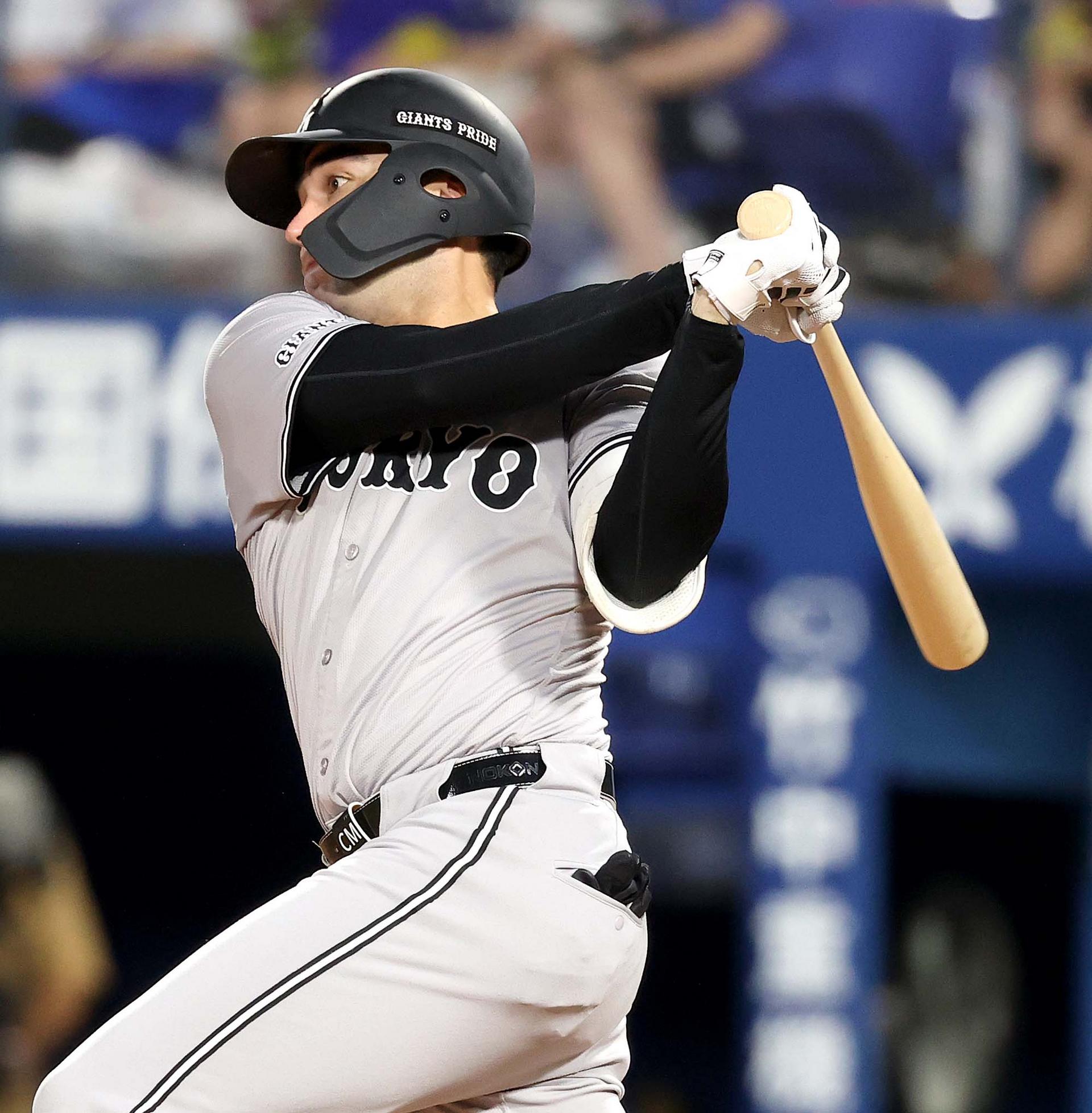 【巨人軍】マギー元選手実使用スパイク|NB 28cm【読売ジャイアンツ】 萩尾 匡也 | 選手情報 | 読売ジャイアンツ（巨人軍）公式サイト