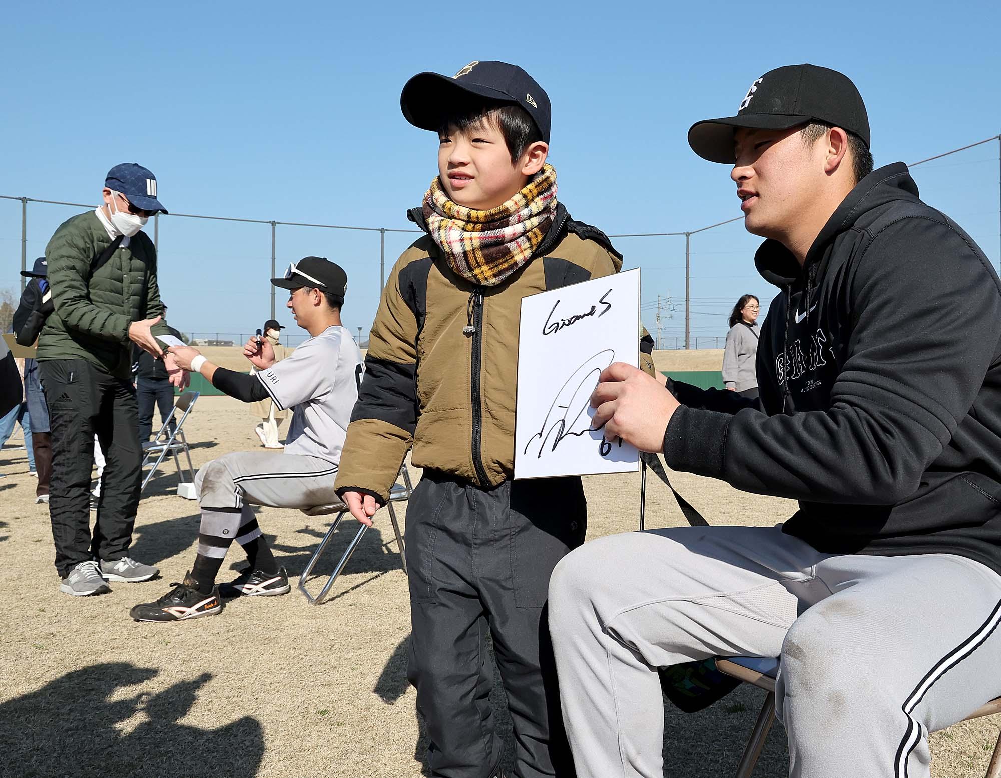 ファーム紅白戦後にファン交流イベント実施～2月25日 | 読売