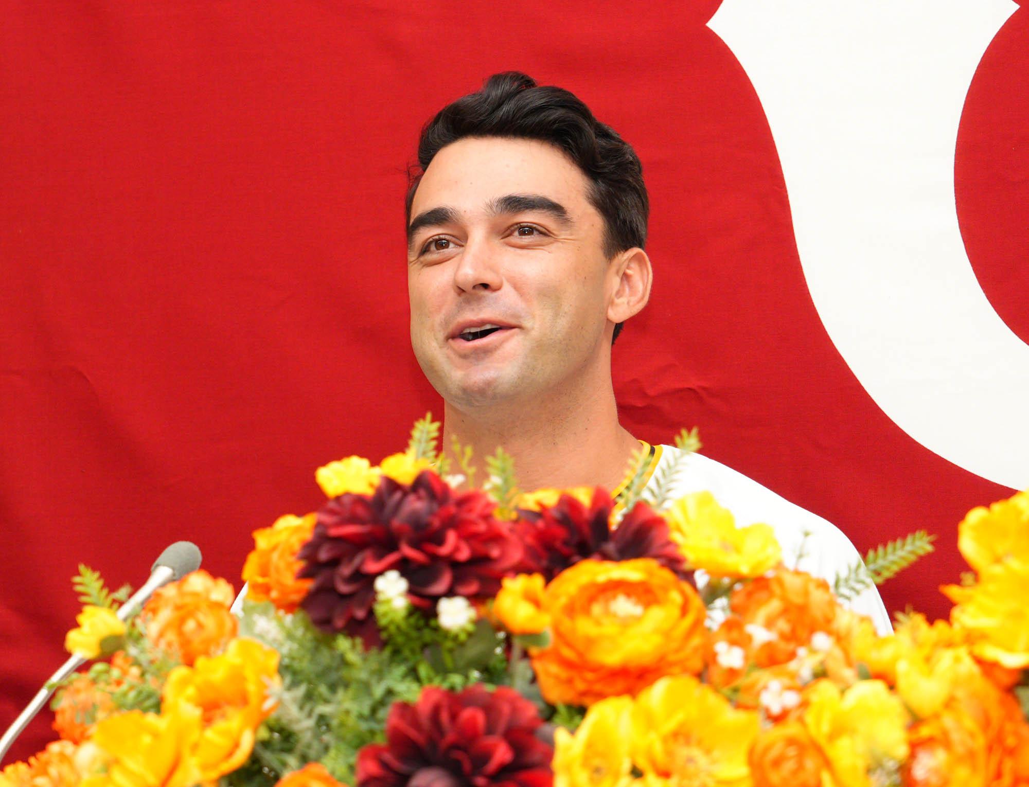 走攻守すべてに自信」 モンテス選手が入団会見 | 読売ジャイアンツ