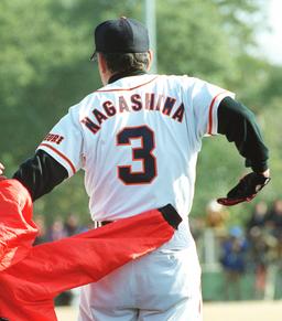 澤村投手とロッテ・香月内野手のトレードが合意 | 読売