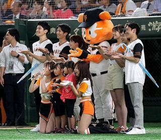 ZIP！」お天気キャスターの貴島明日香さんが始球式「90点！」 | 読売