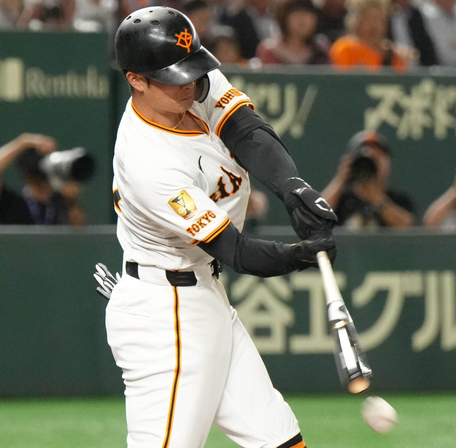 開幕戦 巨人 ジャイアンツ 若林楽人選手 サインボール 投げ入れ