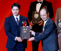 送料無料】元読売ジャイアンツ 脇谷亮太選手の走塁用手袋 即日発送