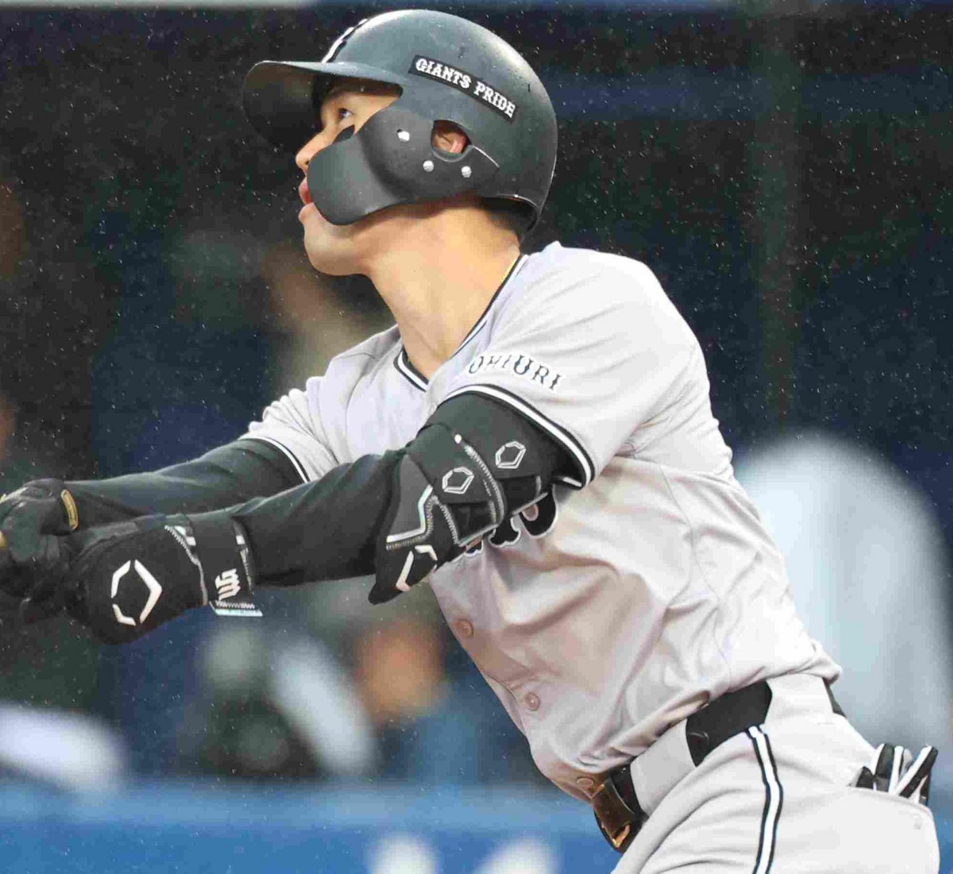 巨人・阪神戦 ジャイアンツ 若林楽人選手サインボール 投げみ直筆 付き