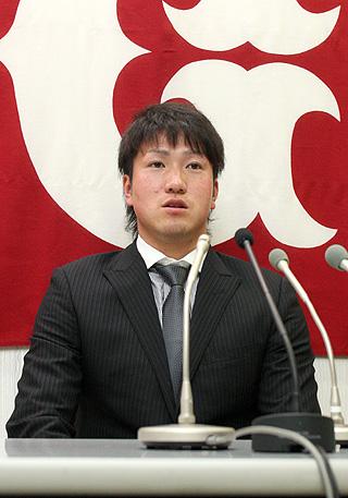 読売ジャイアンツ　山口鉄也 引退記念メモリアルフォトパネル T-16 山口鉄也 (読売ジャイアンツ)】カルビー 2014プロ野球