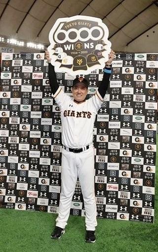 チャリティーオークション第5弾！ 6000勝記念ボードとスタメン選手の