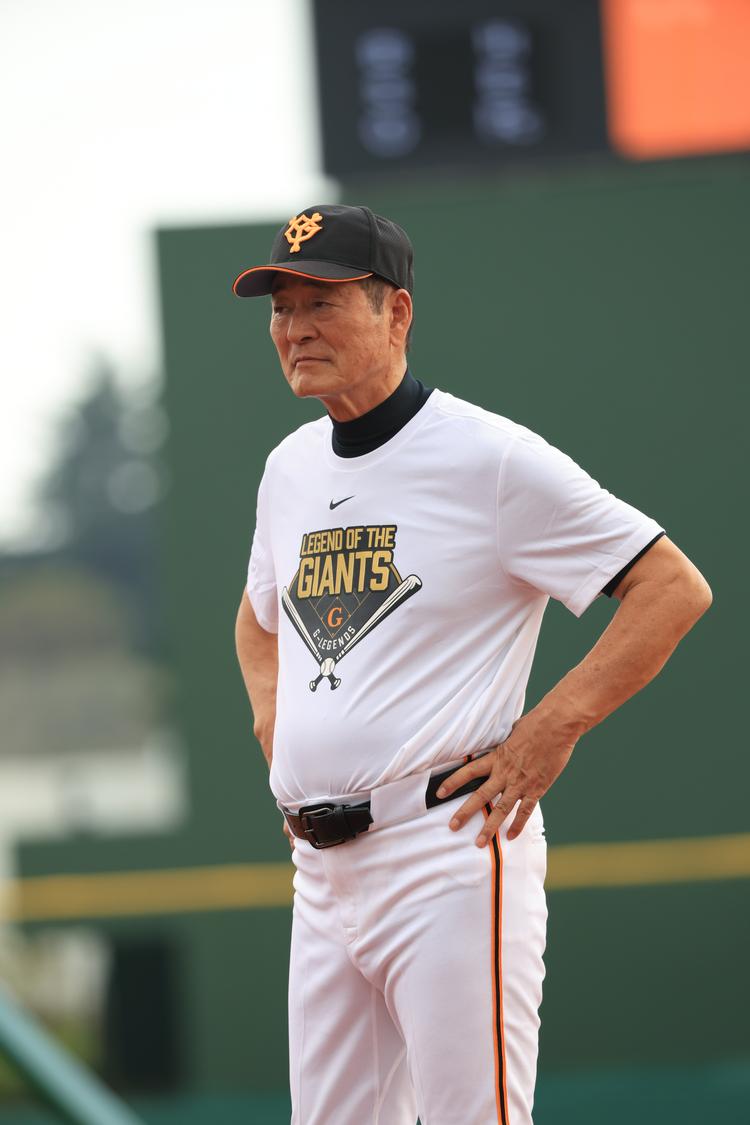 LEGEND OF THE GIANTS「背番号3」Tシャツをチャリティーオークションに