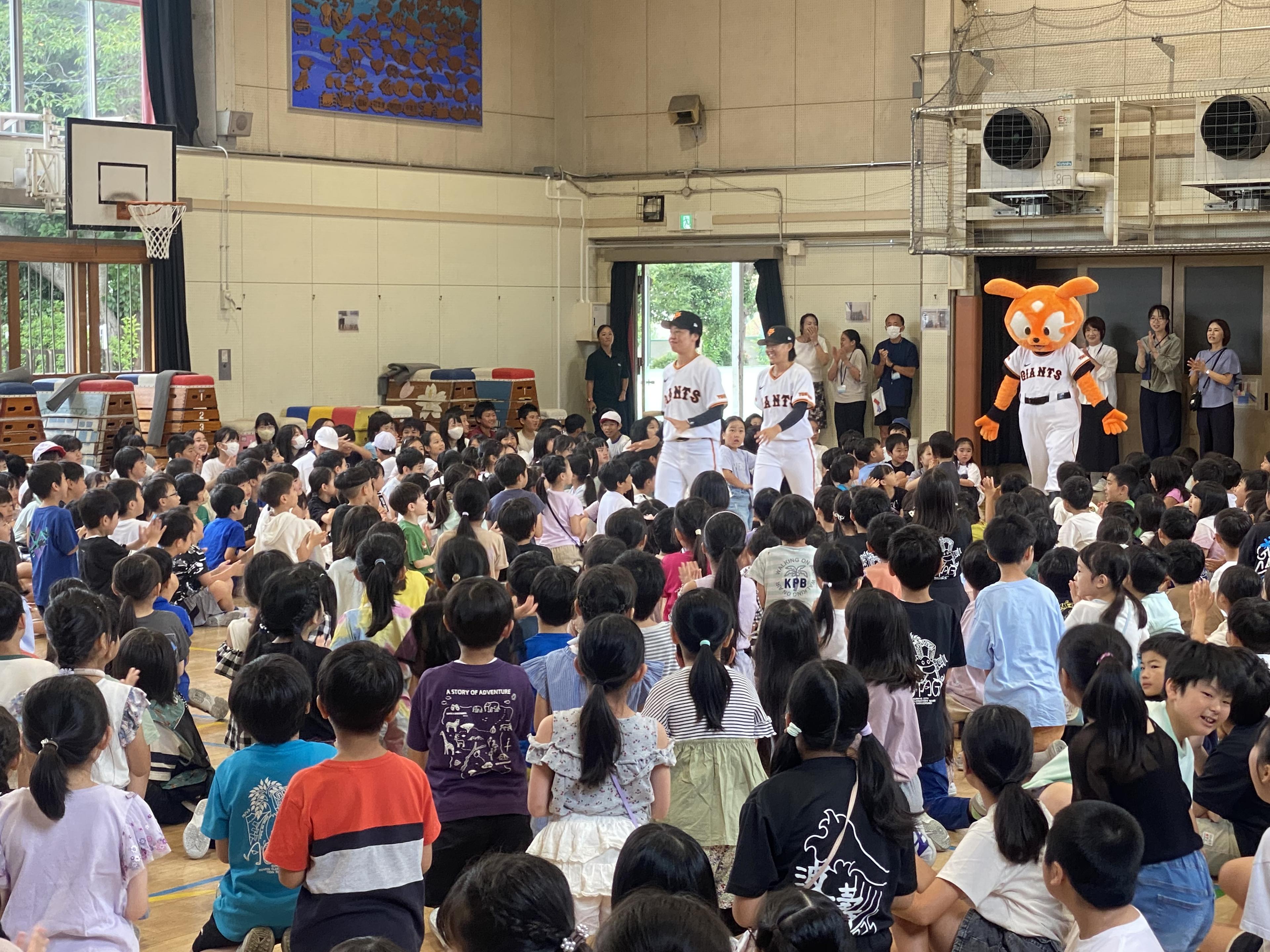 文京区立小の児童1万1000人にTOKYOキャップをプレゼント | 読売