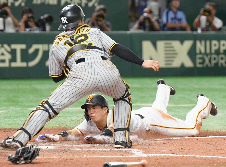 阪神VS巨人 5/27(土)通路真横 ブリーズ8段 2枚 8/27ハイライト】接戦の東京D最終戦！ - YouTube
