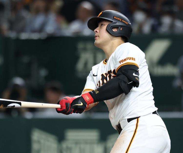 巨人38 岡本和真 2015ルーキー年実使用ユニフォーム上下 旧背