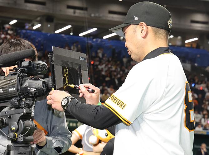 3、4月の「ヒーローズプレート」をオークションに出品 | 読売