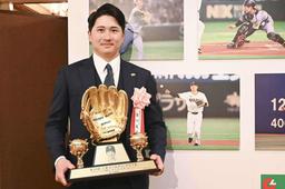 特別賞に小笠原選手のユニホーム――ステージG-KING | 読売