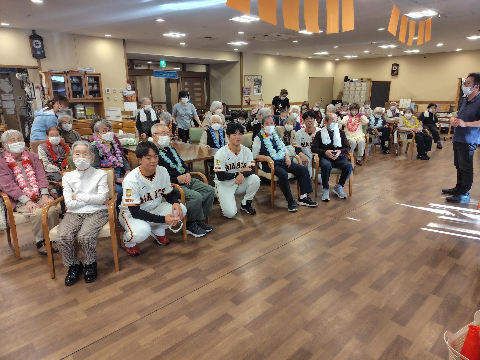 7､8月の「ヒーローズプレート」をオークションに出品 | 読売