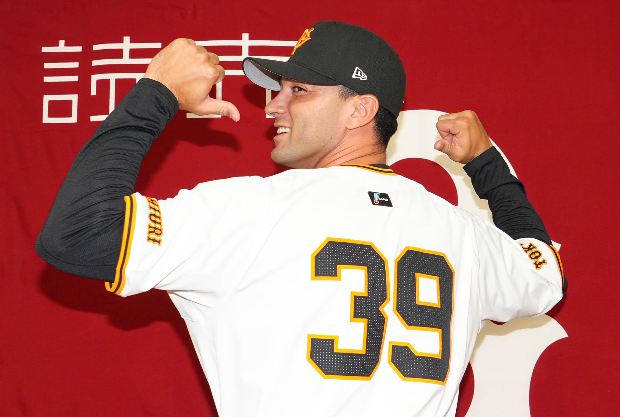 走攻守すべてに自信」 モンテス選手が入団会見 | 読売ジャイアンツ