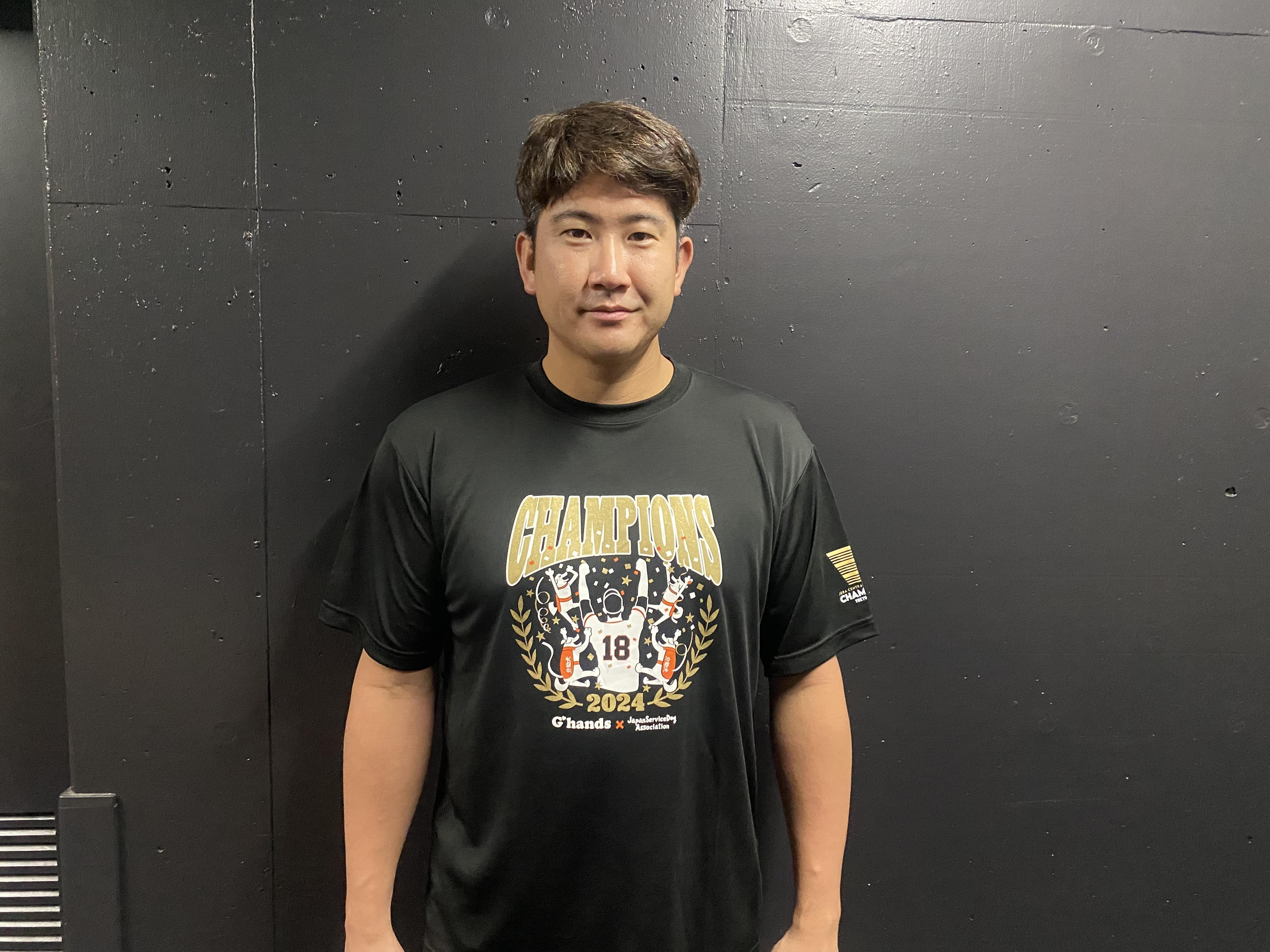 菅野投手×介助犬の優勝記念コラボTシャツ 16日から販売開始 | 読売