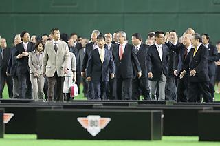 球団史築いたOB202人が集合 80周年記念の豪華セレモニーで開幕