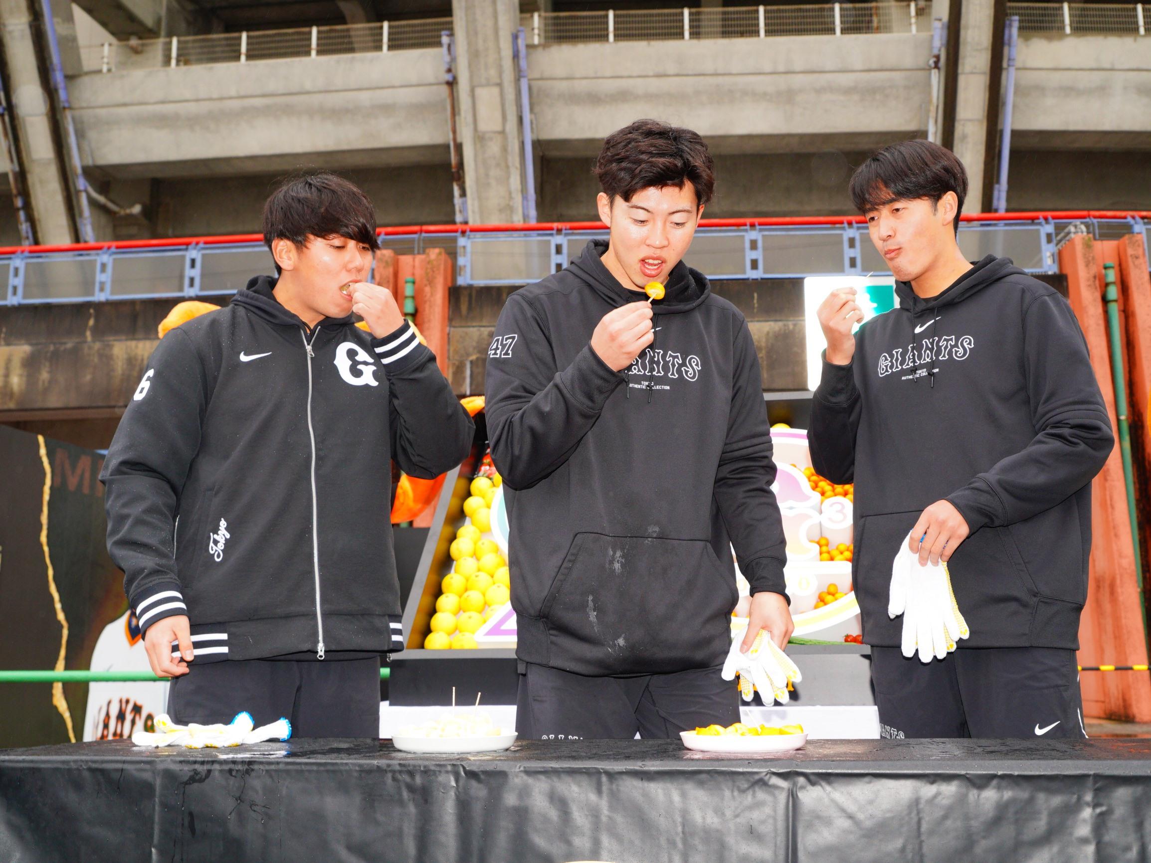 うなぎ、日向夏、きんかん 新人3投手が宮崎名産に舌鼓 | 読売