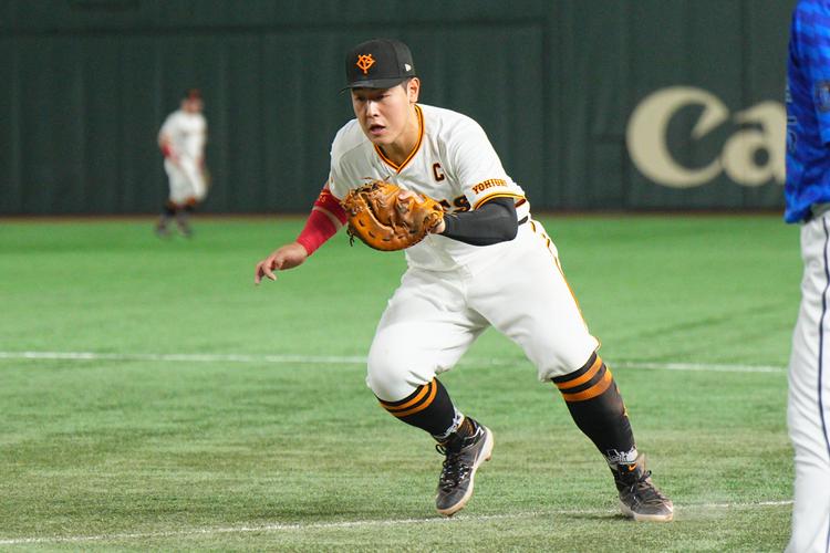 【レア】陽岱鋼　サイン色紙　三井ゴールデングラブ賞　野球選手 ニュース - グッズ - 三井ゴールデン・グラブ賞受賞記念グッズ
