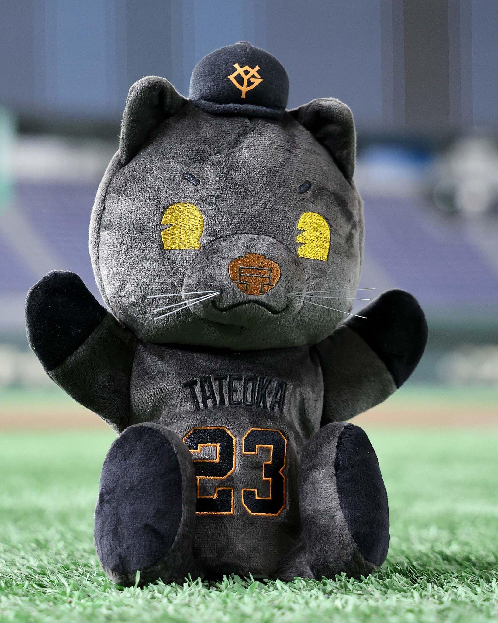 新ハンドパペット 立岡選手の｢クロヒョウイチロウ｣と 山﨑投手の